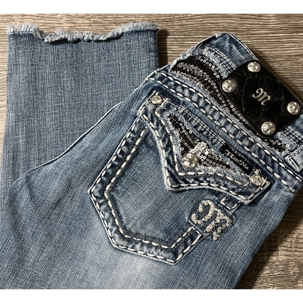 Miss Me Heavy Stitch Sequin Embellished Low Rise Raw Hem Denim Crop SZ 28x17